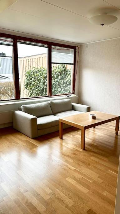 Huvilat Familjevaenligt Stort Hus *